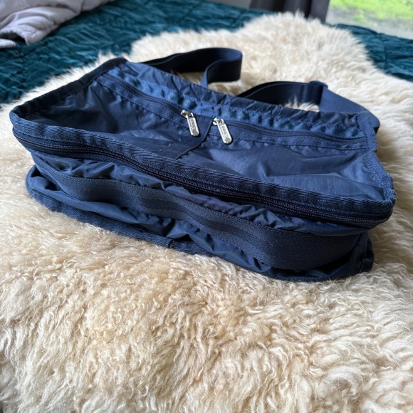 LeSportsac Deluxe Everyday Bag Navy - Picture 4 of 9